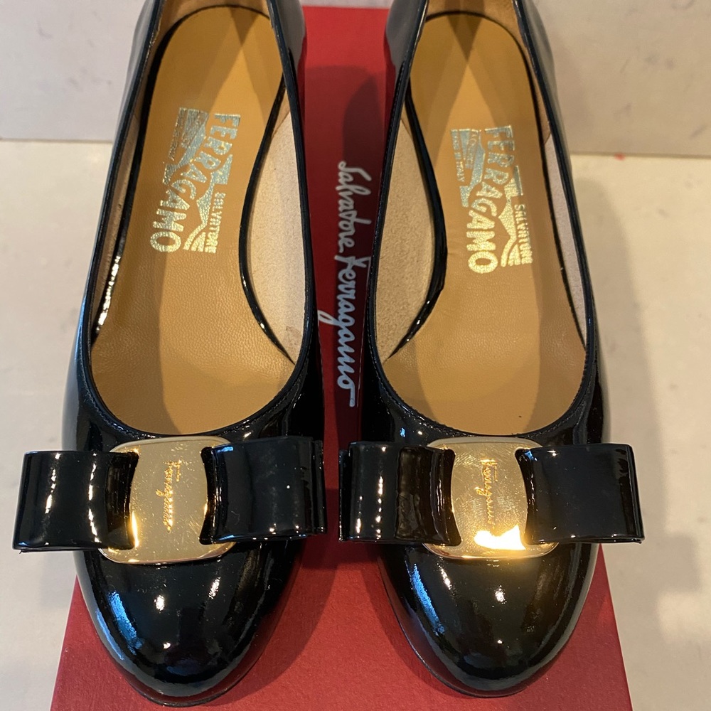 Salvatore Ferragamo Vara 1 Patent Bow Pump
